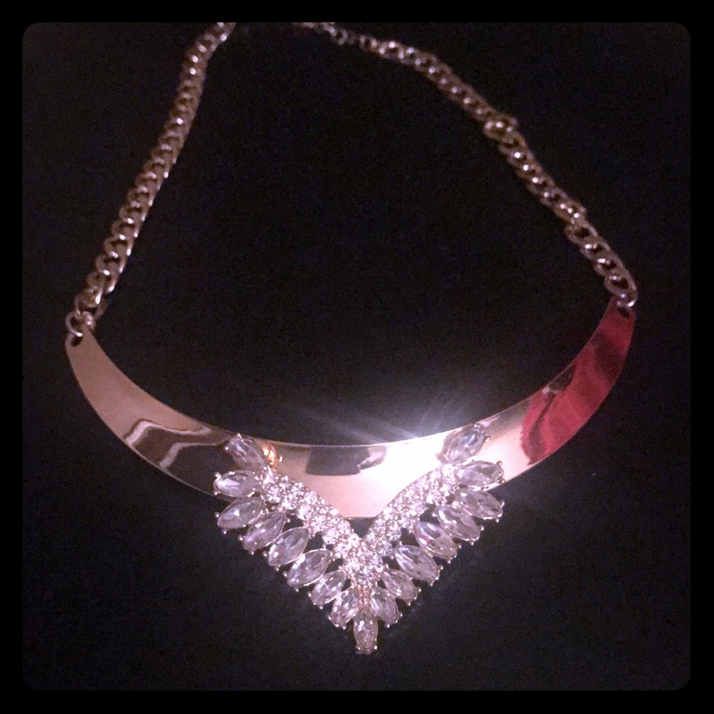 NEW STATEMENT NECKLACE GOLD W STONES